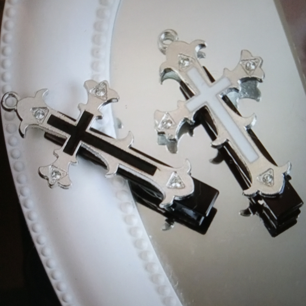 Cross Hair Clips (NWOT) - Picture 2 of 2